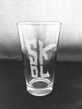 Load image into Gallery viewer, SKOL Gift Pack, Minnesota Football, PREMIUM tumbler, 4pk pint glasses, 4pk coasters
